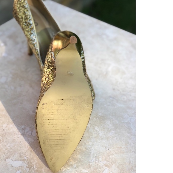 A.Co Gold Heels -Size 8 - Picture 3 of 3